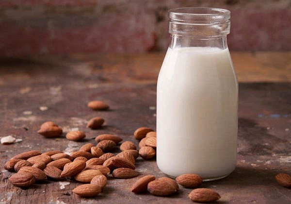 Sữa hạnh nhân có tác dụng gì với sức khỏe và làm đẹp?