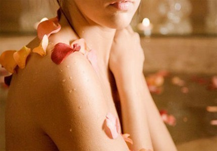 Tắm thế nào để da không khô ráp khiến bạn khó chịu, mất tự tin?