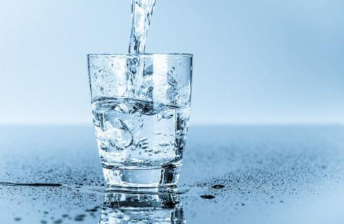 Bạn có biết những hóa chất nguy hiểm tiềm ẩn trong nước uống hàng ngày?