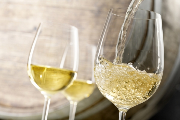 Rượu vang trắng có liên quan tới ung thư da ác tính