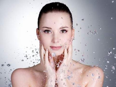 Da khô và mất nước thì phải làm thế nào để cải thiện làn da?