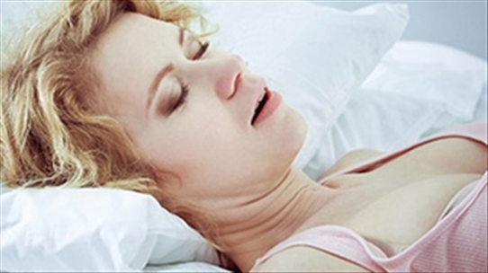Những dấu hiệu cảnh báo bị ngưng thở khi ngủ mà bạn cần biết