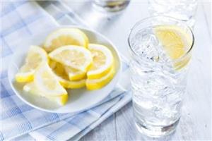 Uống nước đá ảnh hưởng tiêu cực đến sức khỏe của con người
