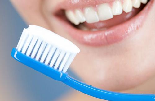Những lý do khiến răng bạn dù có đánh răng mãi không trắng