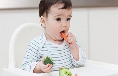 Nguyên nhân nào khiến trẻ ăn nhiều rau mà vẫn bị táo bón