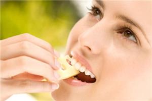 9 loại thực phẩm hay ăn hàng ngày có hại cho răng ít người biết