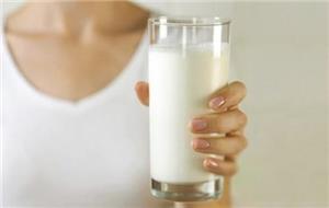 Uống sữa không đường có bị tăng cân không và nên uống vào lúc nào?