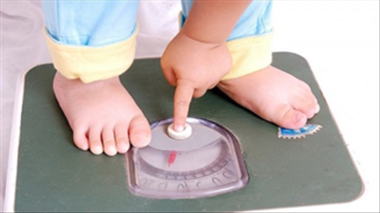 Cho trẻ uống thuốc kích thích ăn ngon tăng cân: 1 lợi 10 hại