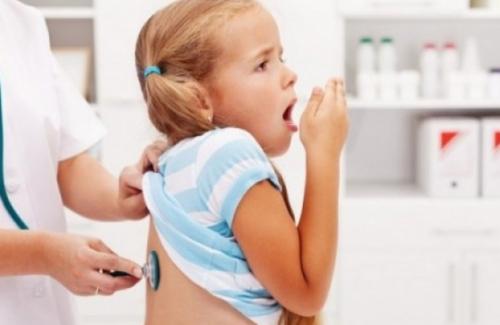 Cách nhận biết dấu hiệu trẻ viêm phổi, cha mẹ cần nhớ