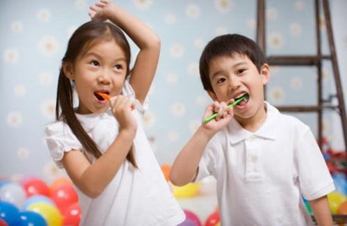 Những sai lầm khi chọn kem đánh răng cho trẻ các bố mẹ cần tránh