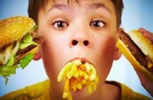 Những loại thực phẩm không ngờ làm hỏng não bộ con trẻ