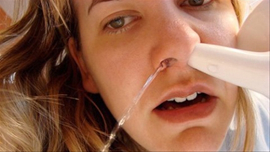 Nhỏ mũi, rửa mũi đúng cách khi bị viêm xoang để bệnh nhanh khỏi