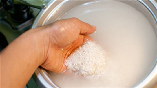 Công dụng tuyệt vời của nước vo gạo đối với sức khỏe