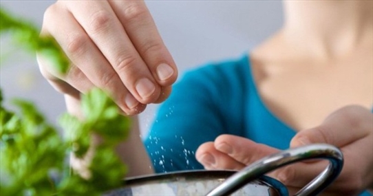 Bật mí 5 cách đơn giản để giảm lượng muối đưa vào người mình mỗi ngày