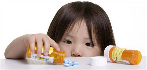 Trẻ nhỏ bị ngộ độc thuốc cấp tính: Lỗi của người lớn