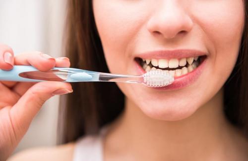Thói quen đang giết cơ thể khi dùng bàn chải đánh răng nhiều người mắc