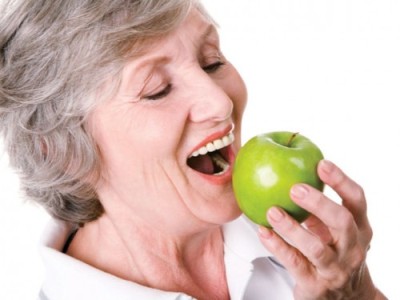 Làm sao để chăm sóc sức khỏe răng miệng ở người cao tuổi