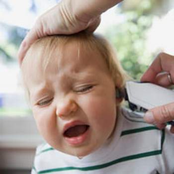 Thủng màng nhĩ do viêm tai giữa gây ra phải làm sao?