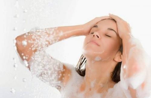 Những sai lầm khi tắm vào mùa đông dễ gây đột quỵ nhất