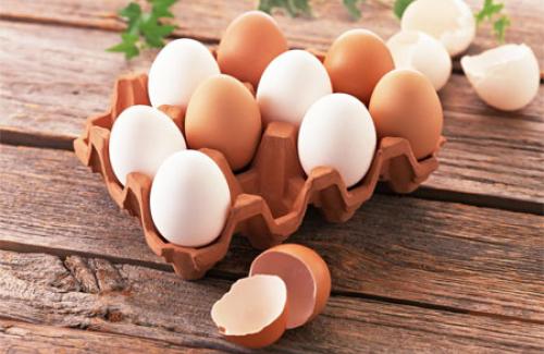Bạn nhất định phải biết: Trứng gà vỏ đỏ hay vỏ trắng tốt hơn?