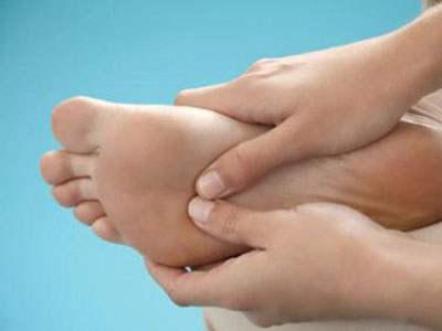 Chăm sóc bàn chân cho người bệnh tiểu đường như thế nào?