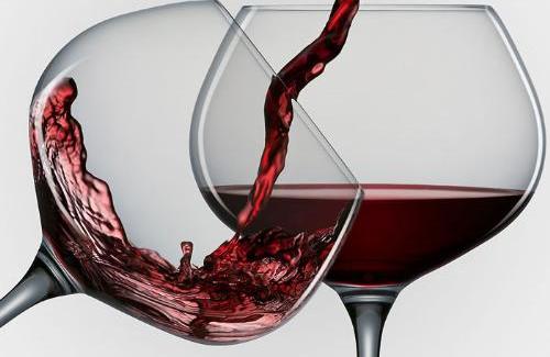 Chất chống oxy hóa trong rượu vang giúp chống lại vi khuẩn gây mụn