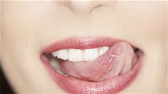 Loại bỏ vi khuẩn trên bề mặt lưỡi của bạn chỉ bằng cách đơn giải sau