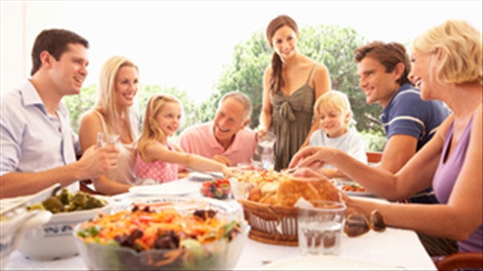 Cẩm nang hữu ích dành cho cha mẹ - Dạy trẻ lịch sự trong ăn uống