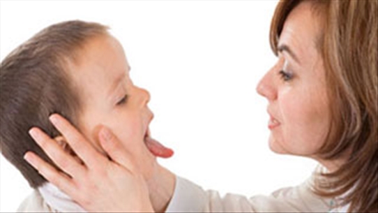 Mẹo hay giúp chữa nhiệt miệng cho bé đơn giản mà hiệu quả