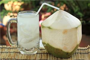 Những người không nên uống nước dừa để tránh làm hại sức khỏe