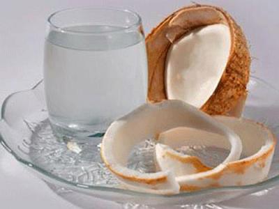 Nước dừa giúp bổ sung vitamin, khoáng chất, amino acid...