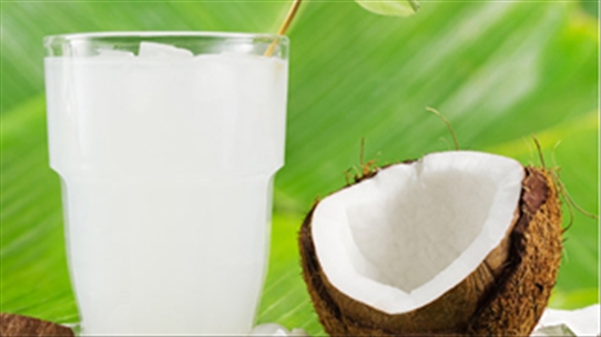 Những ai nên và không nên uống nước dừa hàng ngày?