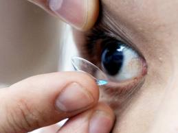 10 mối bất lợi khi dùng kính áp tròng nhất định bạn phải biết
