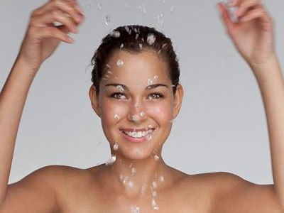 10 lý do tắm nước lạnh tốt cho sức khỏe bạn nên biết