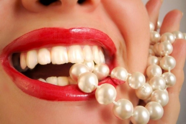 Bọc răng sứ thay đổi tướng mạo - nguyên nhân viêm lợi, vỡ răng