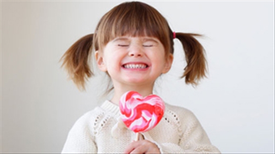 Tránh cho trẻ bị sâu răng ngày Tết bằng những cách đơn giản