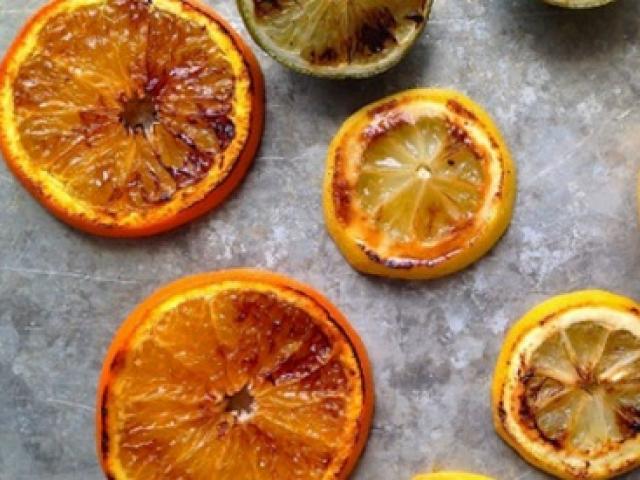 Kỳ lạ cách trị ho bằng quả cam nướng khi giao mùa