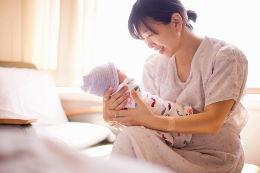 Chăm sóc bà mẹ sau sinh như thế nào để cả mẹ và con đều khỏe mạnh?