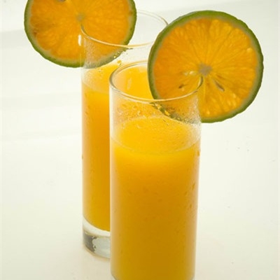 Có nên uống 1 ly nước cam sau khi ăn sáng hay không?