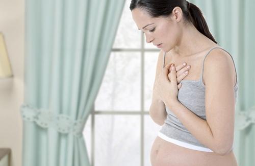 Những triệu chứng phổ biến khi mang bầu khiến mẹ hoảng sợ
