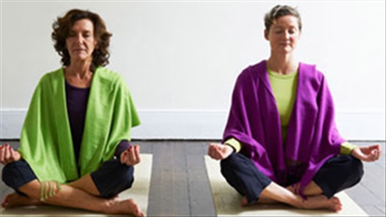 Khám phá những lợi ích của yoga cho phụ nữ trung niên
