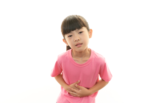Trẻ nhỏ có biểu hiện đau bụng - Cha mẹ chớ có chủ quan