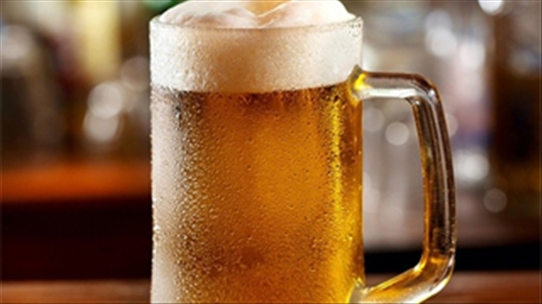 Bạn có biết uống bia chữa mất ngủ, làm chậm lão hóa