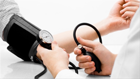 Người cao huyết áp nên thận trọng trong thói quen dùng thuốc