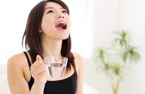 Súc miệng bằng nước muối có tốt cho răng hay không?