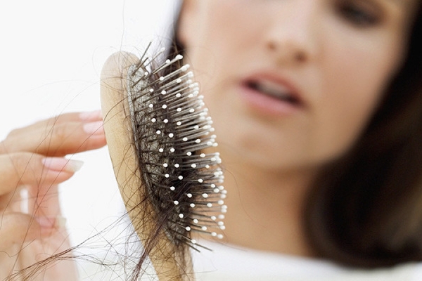 3 cách giúp làm giảm rụng tóc hiệu quả do bệnh tuyến giáp
