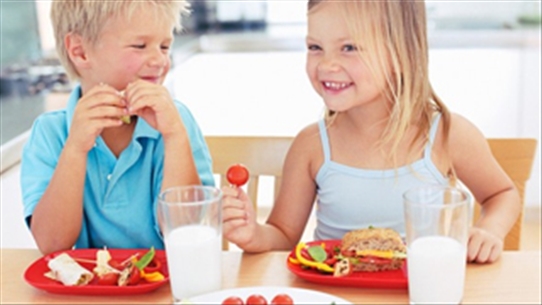 Sai lầm bố mẹ mắc phải khi cho con ăn khiến trẻ thiếu canxi