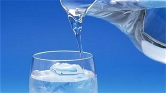Nguy cơ ung thư nếu uống nước lọc, trà và nước có ga để lâu