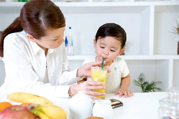 Dinh dưỡng cho trẻ mùa nóng, các bà nội trợ tham khảo để áp dụng cho con