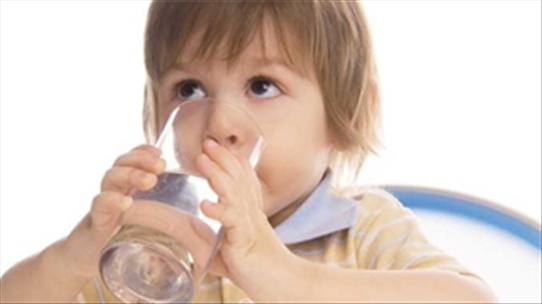 Trẻ nhỏ có thể tử vong do tiêu chảy mất nước, mẹ cần biết các điều này